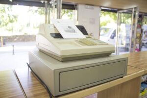 Kary za opóźnienia w przeglądach kas fiskalnych Kasa fiskalna