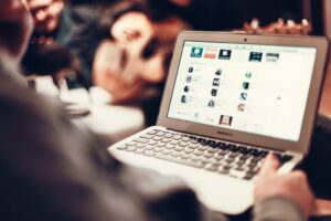 Firmy w chmurach Personal laptop
