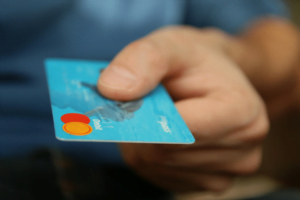 Firmy MŚP mogą przez rok za darmo korzystać z terminali płatniczych platnosc-karta