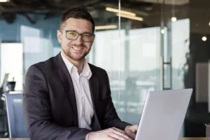 Mikropożyczka także dla samozatrudnionych przedsiebiorca w biurze