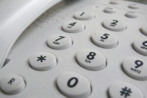 Centrale telefoniczne tylko dla dużych firm – prawda czy mit? Telefon stacjonarny