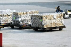 Wysyłka za granicę szansą dla Twojego biznesu Transport lotniczy