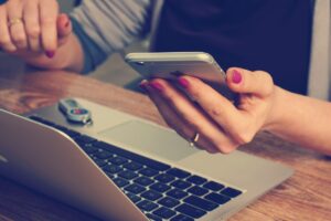 Księgowość online – dla kogo, jak działa, ranking biuro, biznes, księgowy