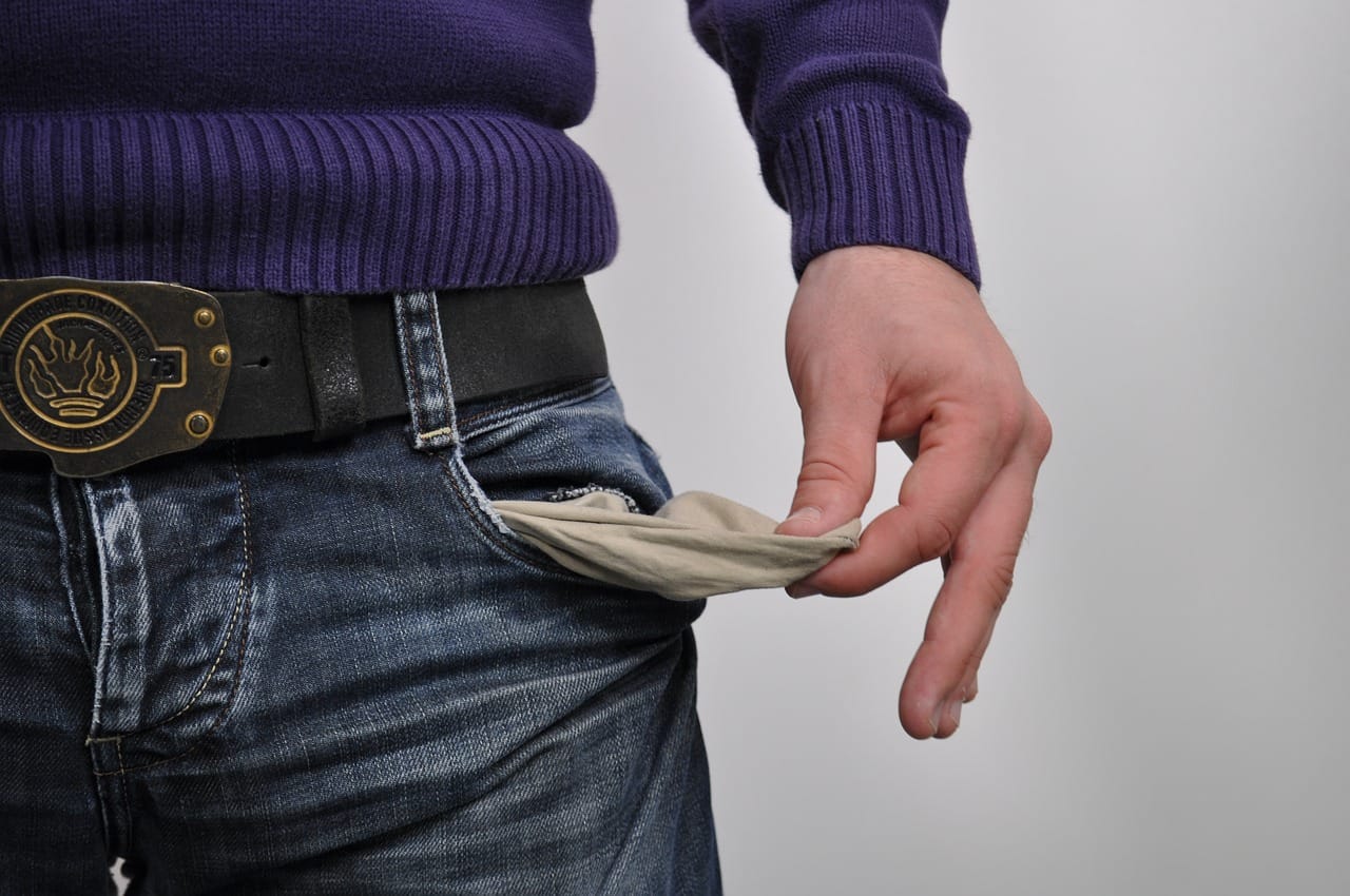 Mały budżet, wielkie możliwości: jak założyć start-up w Polsce z ograniczonym kapitałem? 1 no money, jeans, money, wallet, poverty, pay, empty, pockets, savings, no money, no money, no money, no money, no money
