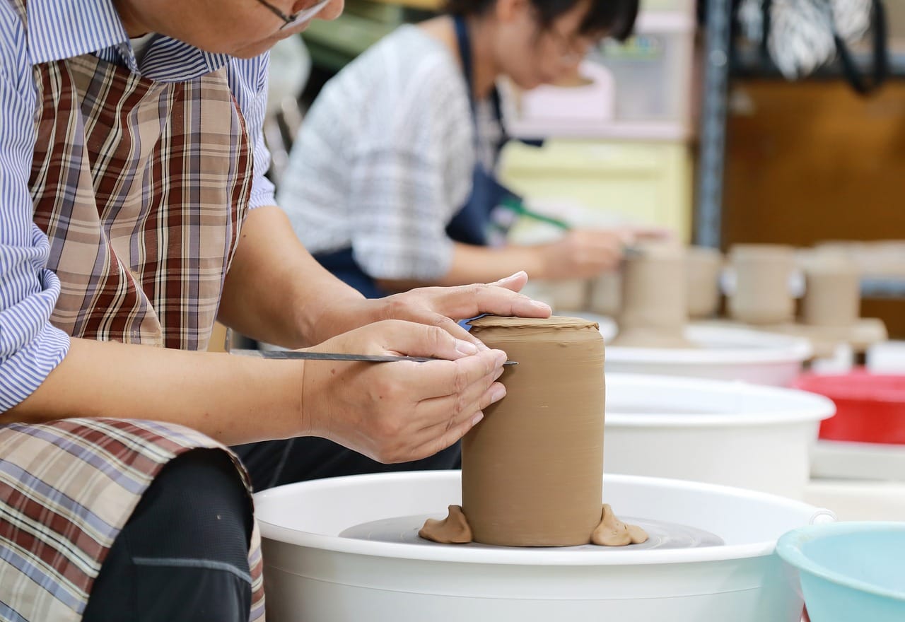 Biznes z pasji: jak przekuć hobby w dochodowe zajęcie? poradnik dla przedsiębiorców 1 crafts, ceramics, pottery, porcelain, art, work, hobby, lifelong learning, adult learning, ceramist, ceramics, pottery, pottery, pottery, pottery, pottery, hobby, hobby, hobby