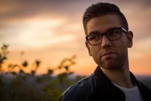 Młody piękny mężczyzna